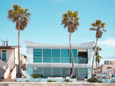 Contemporary House on the beach 